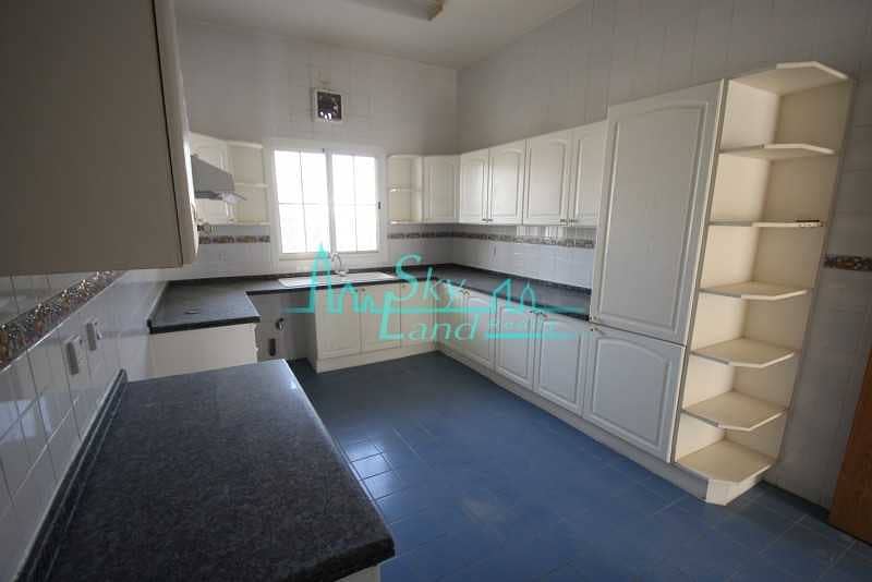 10 Very spacious 4 bed with garden and shared pool Jumeirah 3