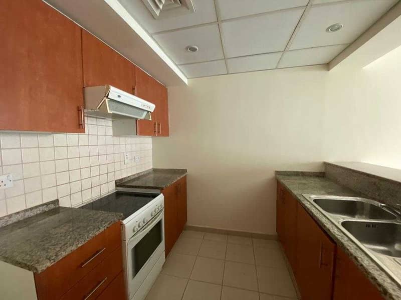 6 Immaculate / Well Maintained 1 BHK
