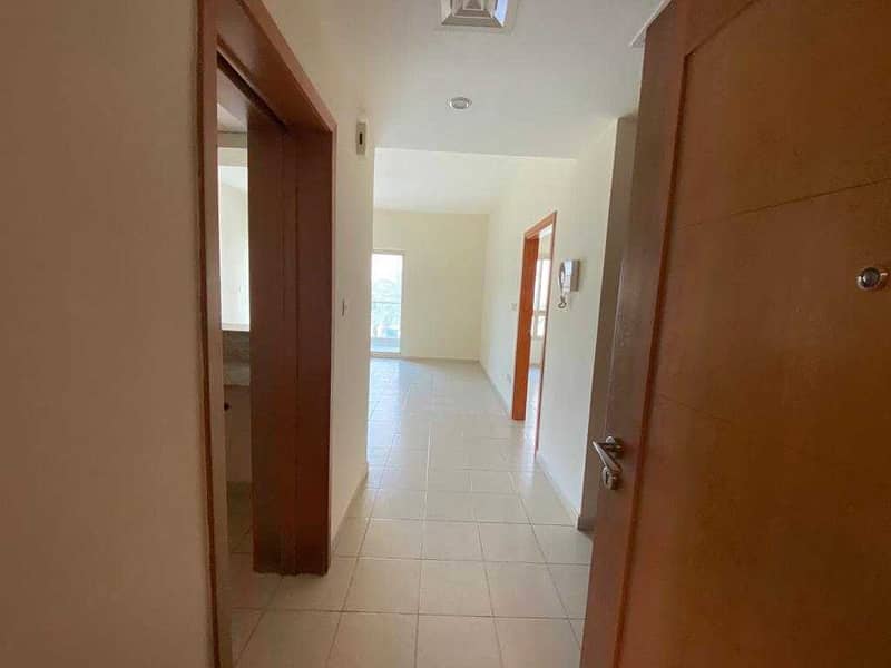 10 Immaculate / Well Maintained 1 BHK