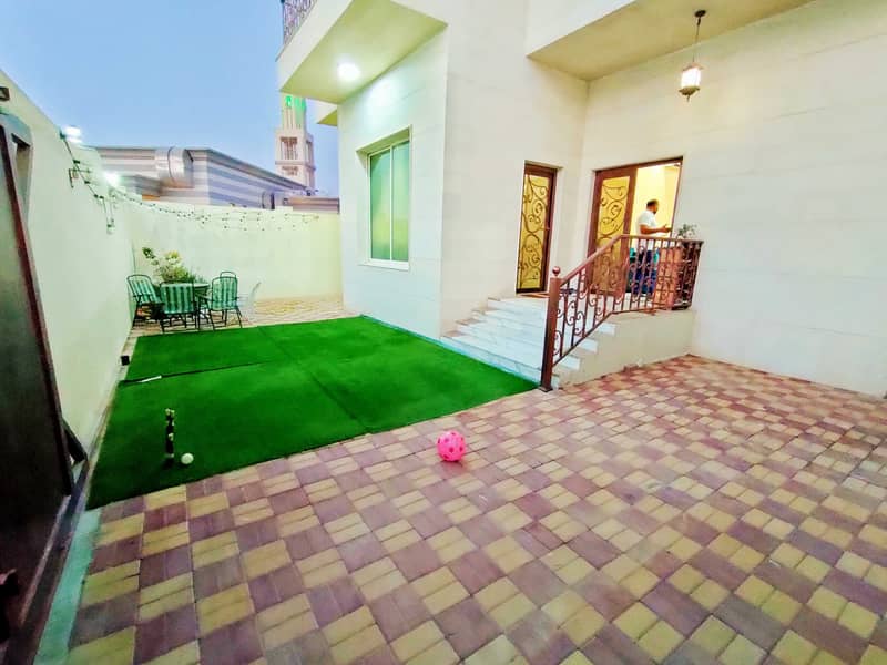 Villa for sale with electricity, water and air conditioners, a villa in the Al Mowaihat area, 3 corner villa, a stone face, super deluxe finishing,