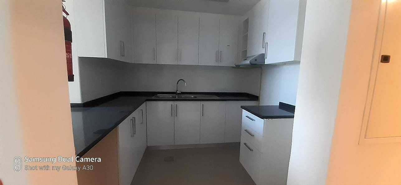 5 2. ,bed Apartment Executive Bachelors max 8 Person Rent 60k in 4,cheques