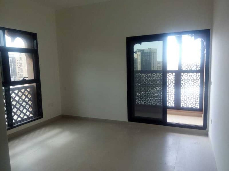 7 2. ,bed Apartment Executive Bachelors max 8 Person Rent 60k in 4,cheques