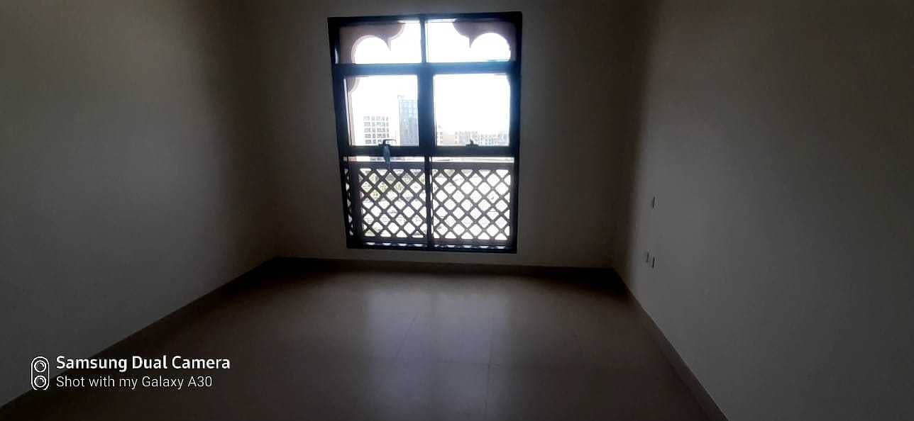 11 2. ,bed Apartment Executive Bachelors max 8 Person Rent 60k in 4,cheques