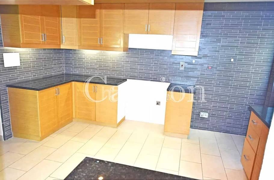 17 4 BR + MAIDS | SINGLE ROW| NEAR TO PARK| DISTRICT 8