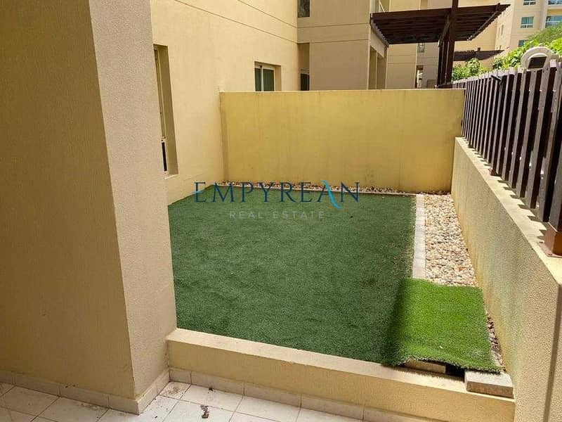 10 Ground floor Unit - Fully Furnished - Terrace