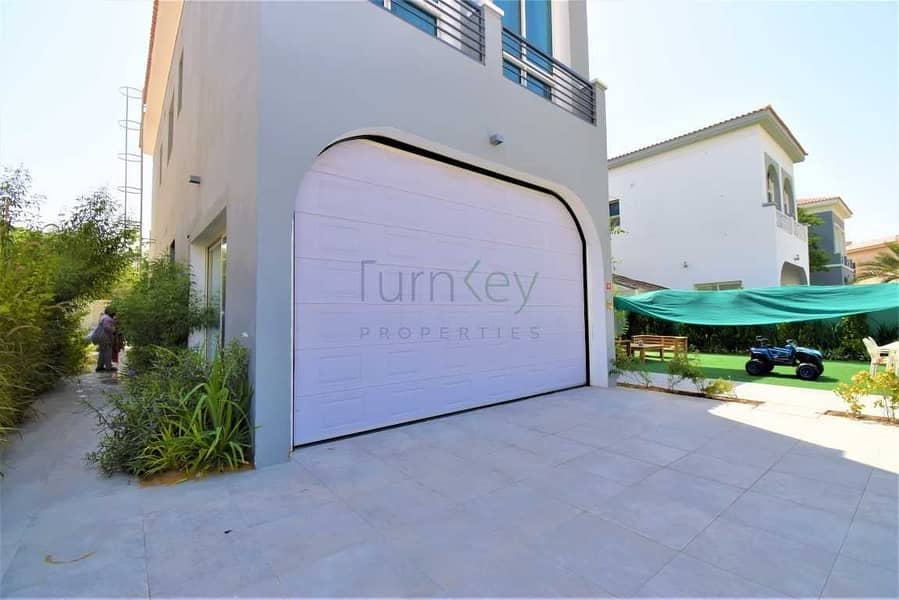 27 Modern & Elegant | 4 Bed+study with pool | ready to movein