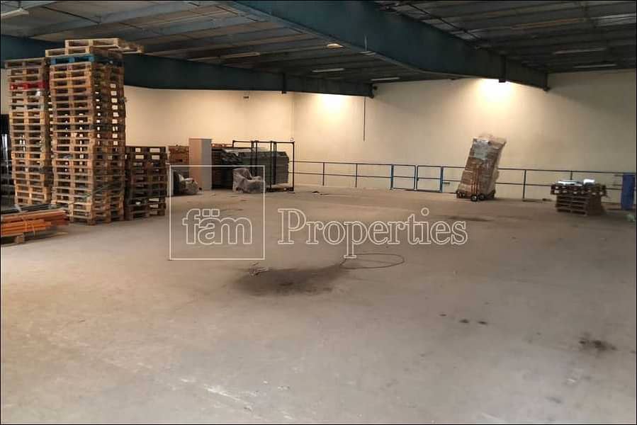 Well maintained / insulated warehouse in Al Quoz 4