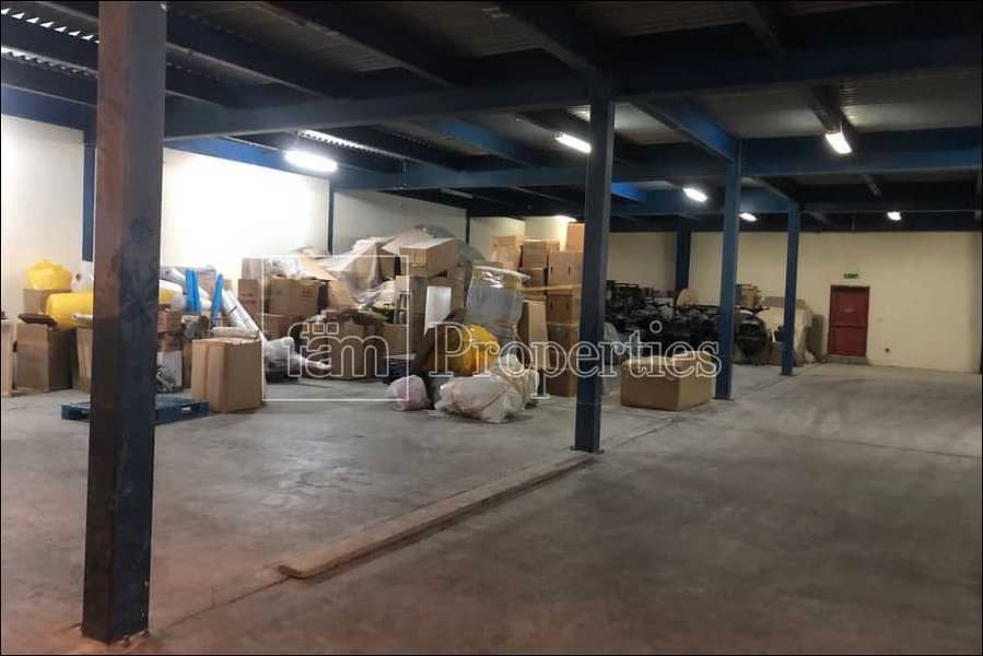 2 Well maintained / insulated warehouse in Al Quoz 4