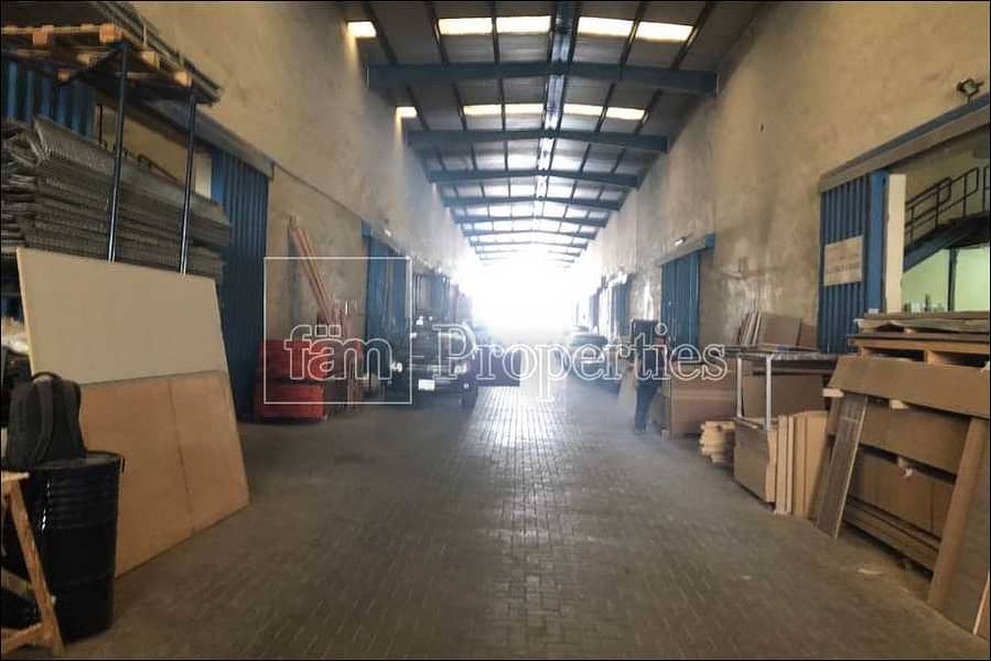 7 Well maintained / insulated warehouse in Al Quoz 4