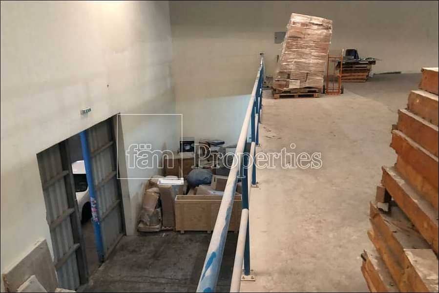 8 Well maintained / insulated warehouse in Al Quoz 4