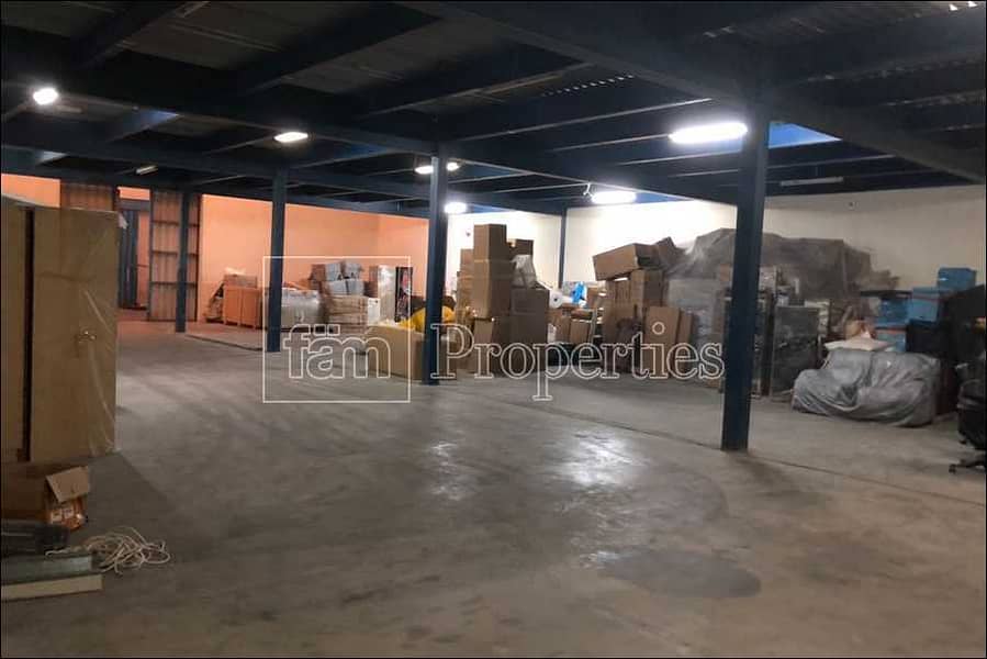 9 Well maintained / insulated warehouse in Al Quoz 4