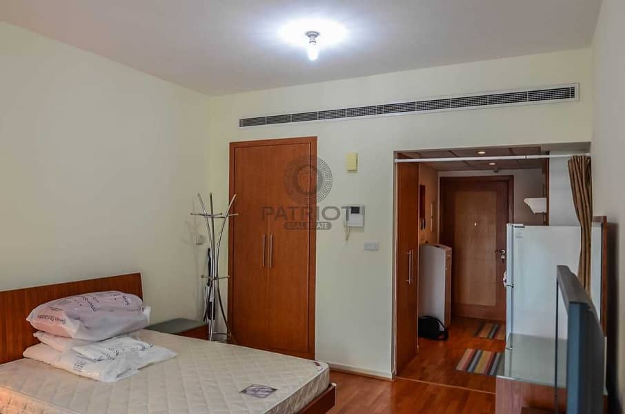 3 Furnished Studio| Bright Unit| Well Maintained