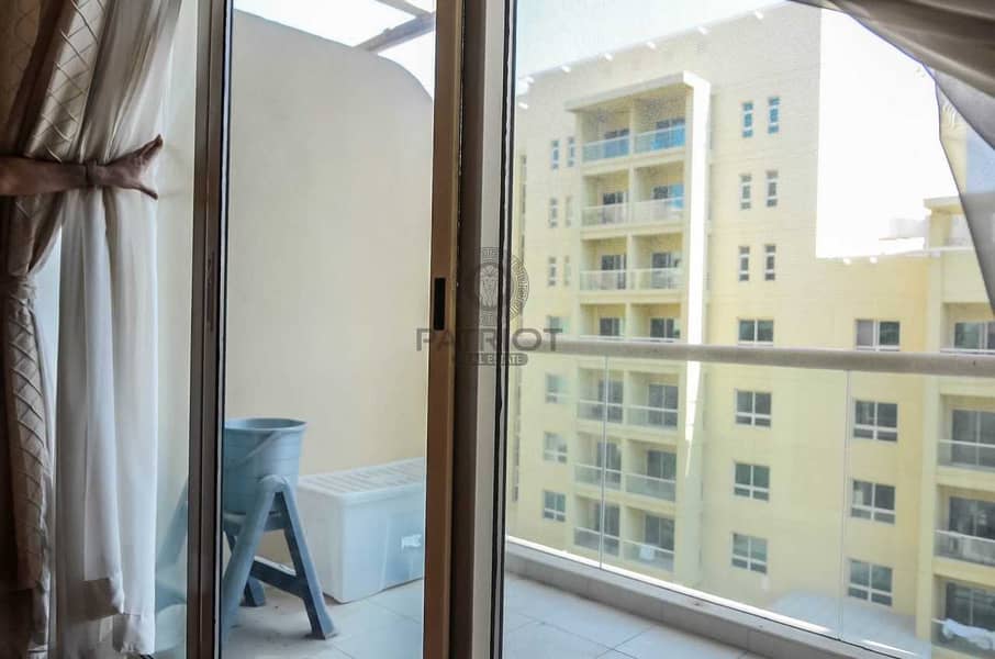 4 Furnished Studio| Bright Unit| Well Maintained