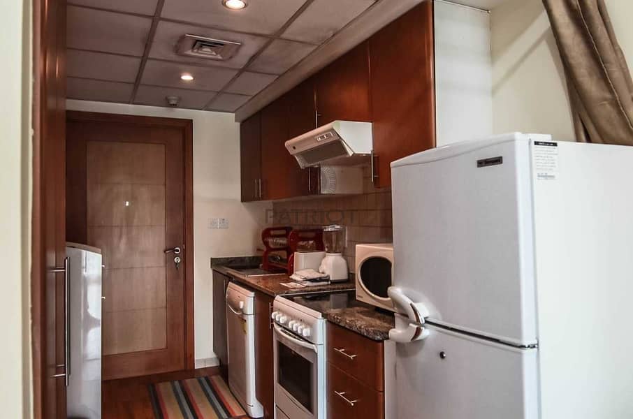 6 Furnished Studio| Bright Unit| Well Maintained