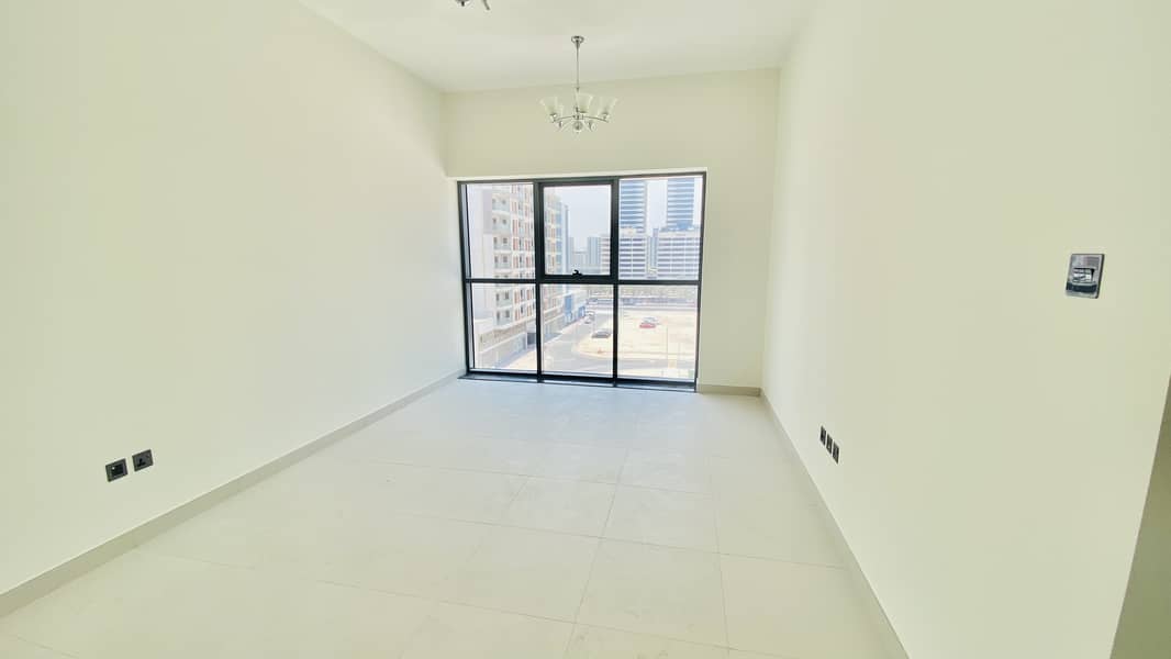 شقة في شارع الشيخ زايد 1 غرفة 43000 درهم - 5281276