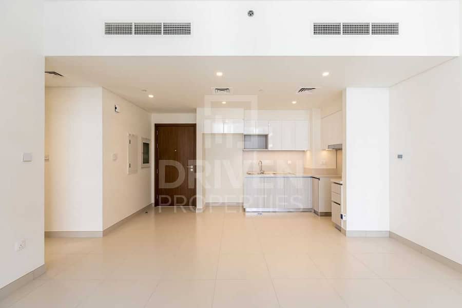 Ready to move in | Bright Apt | Pool View