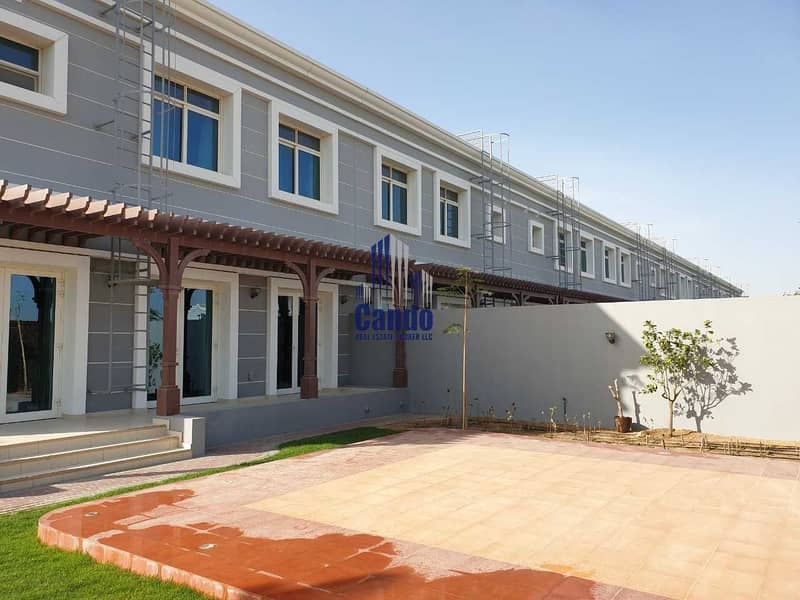 4 Exquisite & Beautiful Villa with Large BBQ & Sitting area