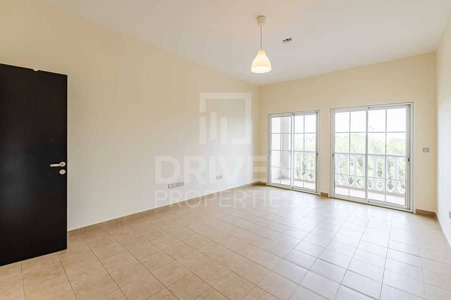 10 Well-maintained Townhouse w/ Maid's Room
