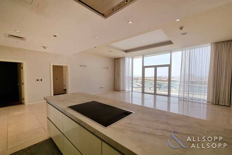 9 2 Beds | Vacant | Upgraded | Sea Views