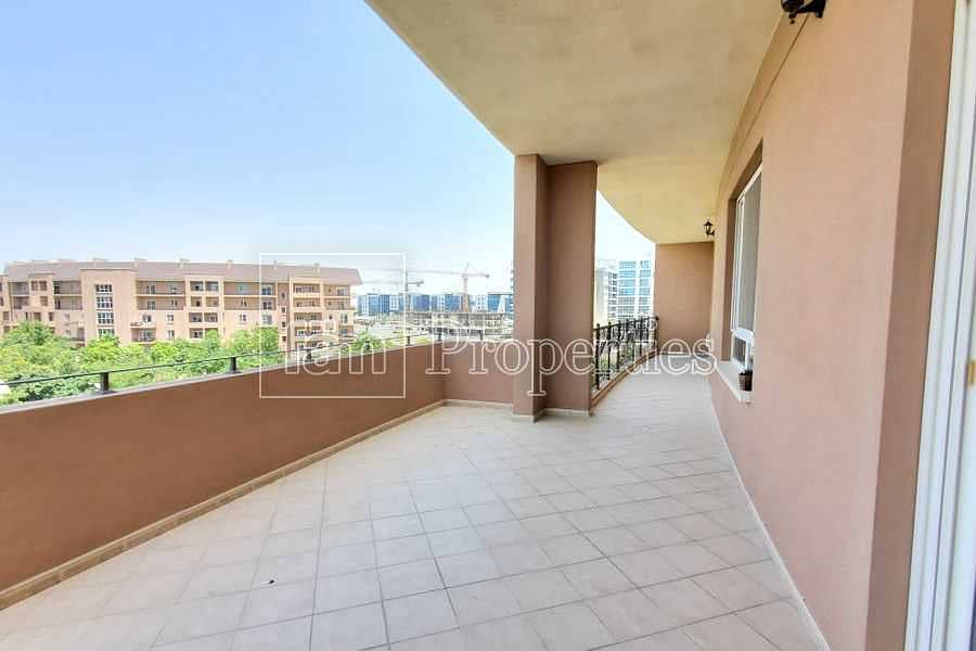 17 Premium Unit| Garden Views | Huge Layout |