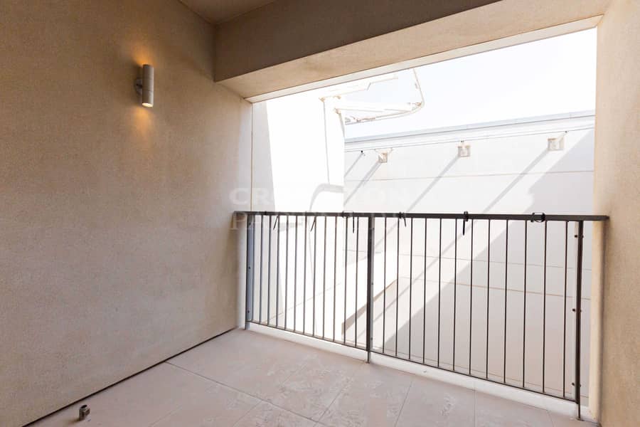 10 Balcony| Facilities| Private Beach Access