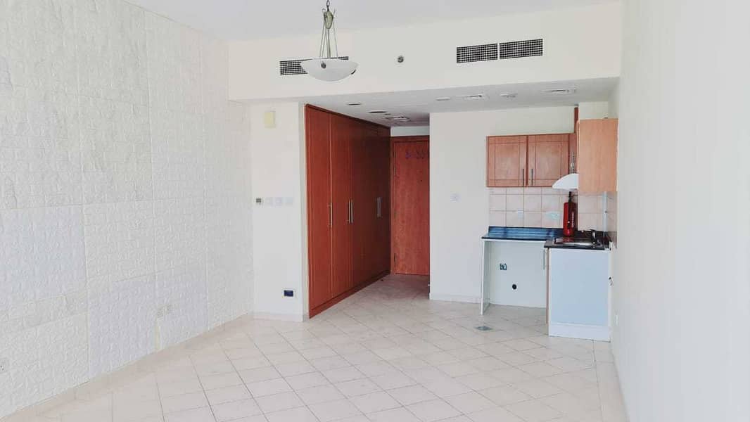Large and Nice View Studio with out parking available for rent Lago vista tower and Crescent towers Large and Nice View Studio with out parking available for rent Lago vista tower and Crescent towers