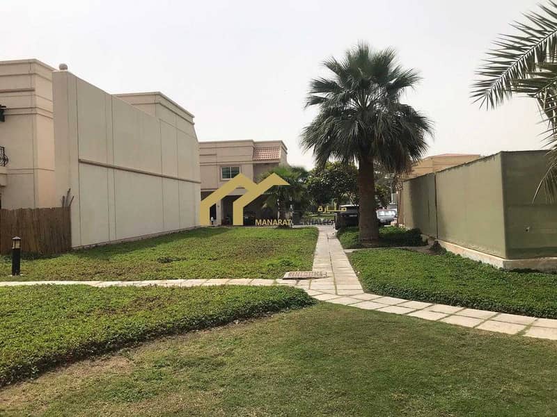 16 Luxerious 4 bedroom villa in Bain Al Jesrain.