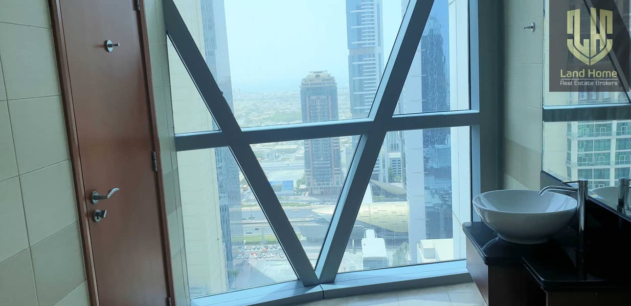 9 2 PARKING-DIFC AND ZABEEl VIEW-BAlCONY