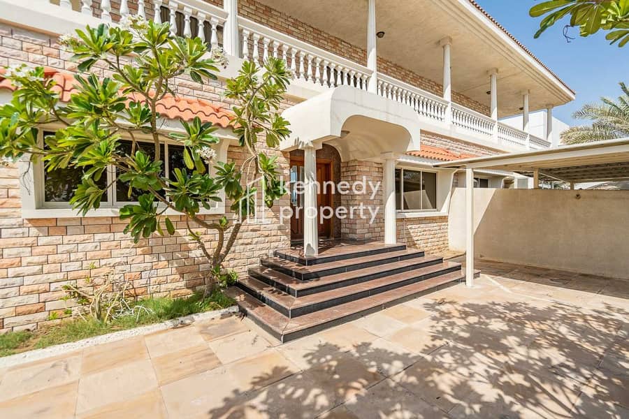 24 Spacious Living | Private Garden | Well Maintaned