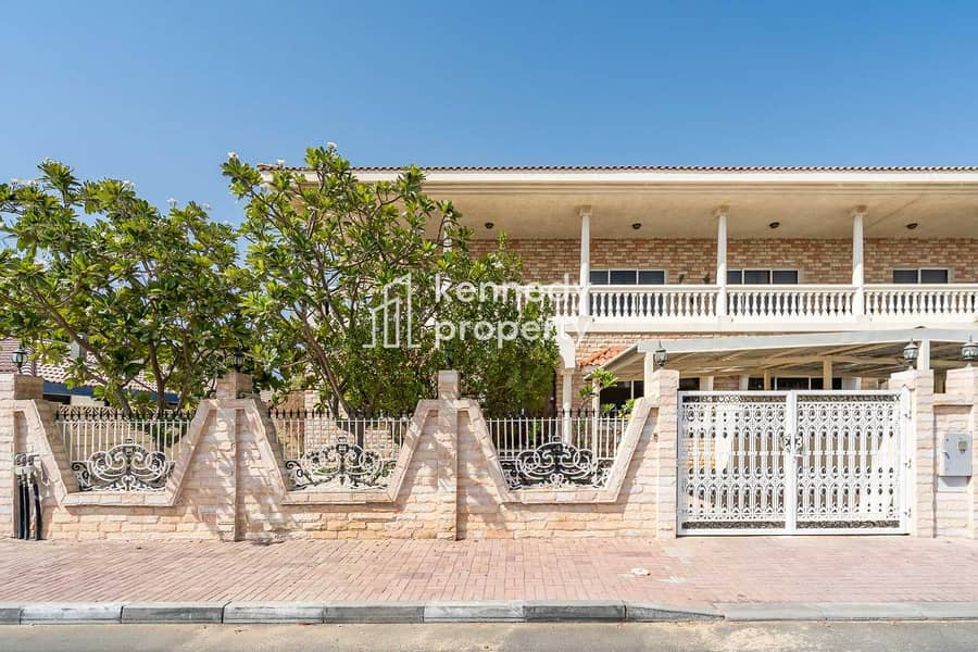 26 Spacious Living | Private Garden | Well Maintaned