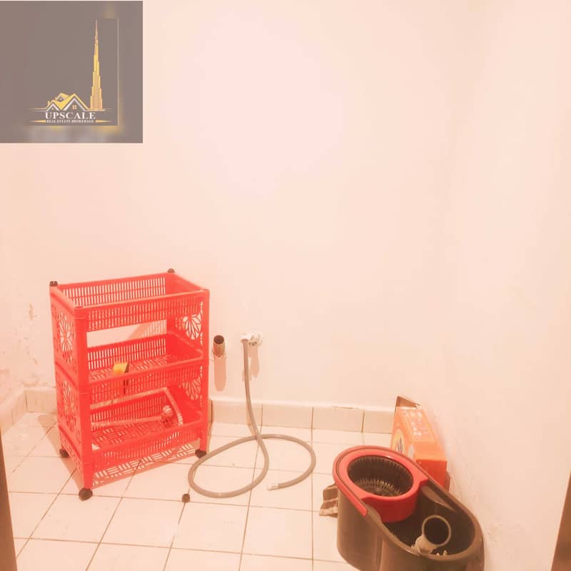 6 UPGRADED APARTMENT|SEPARATE LAUNDRY ROOM|SERVICE CHARGE 6.25|ROI 8.3%|