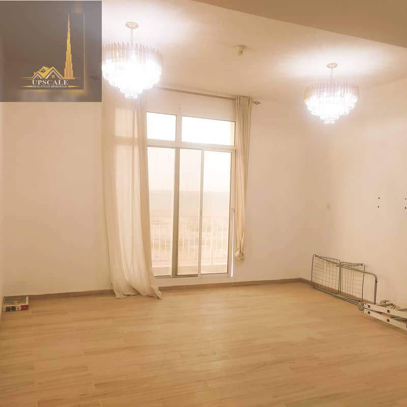 10 UPGRADED APARTMENT|SEPARATE LAUNDRY ROOM|SERVICE CHARGE 6.25|ROI 8.3%|
