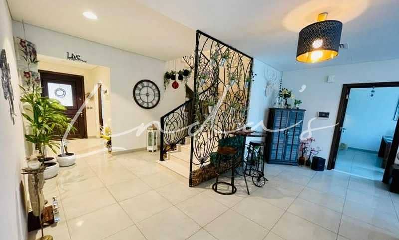 5 Beautiful 4BR Villa in Casa Familia in Motor City