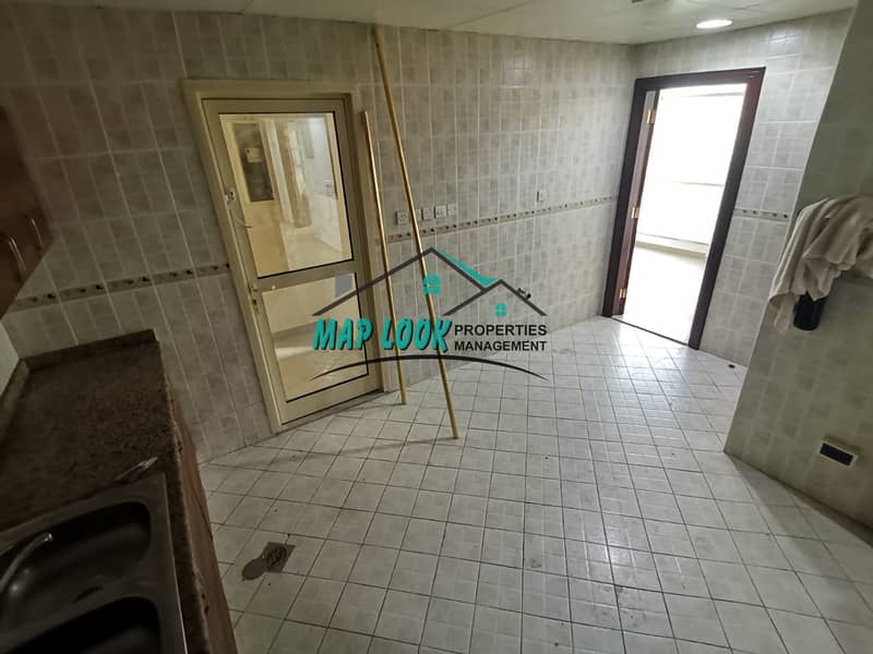 28 Huge !! 3 bedroom with maid room | balcony | spacious kitchen | 80k |very easy parking | located al nahyan