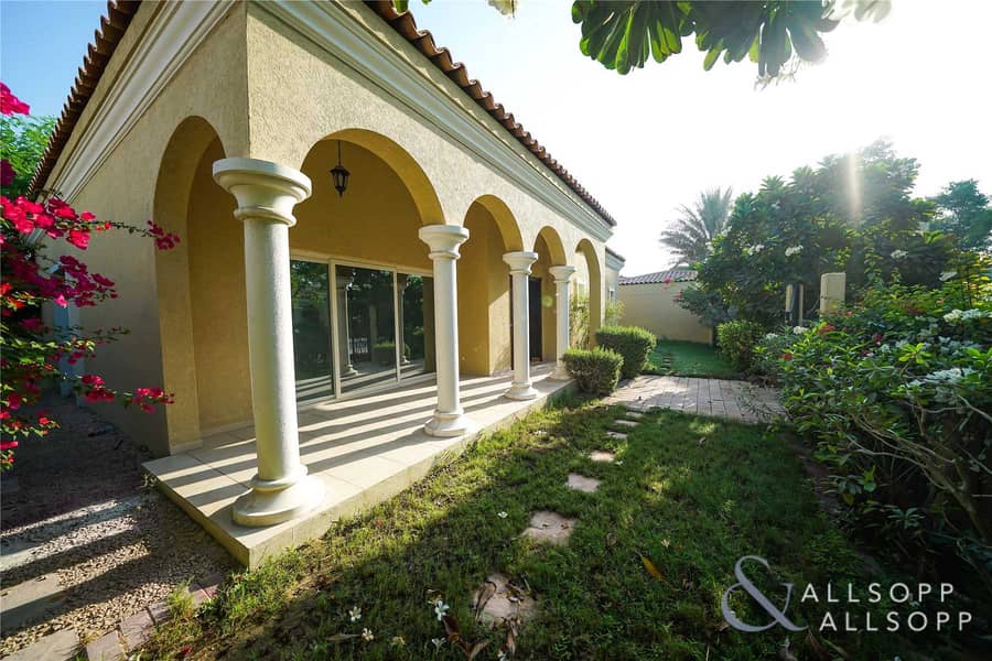 16 4 Bedrooms | Bungalow | Close To Main Gate