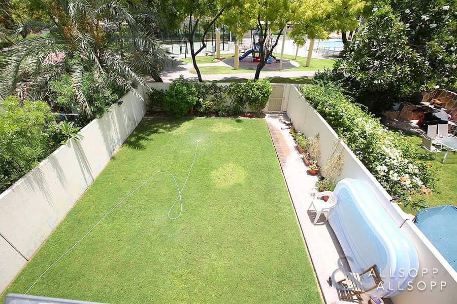 Pool & Park View | Great Condition | 3 Bed