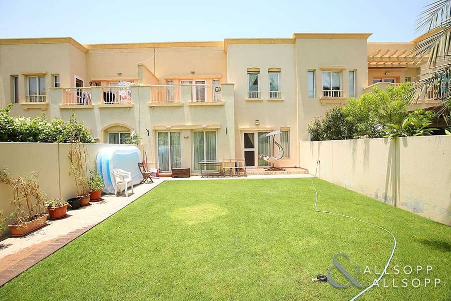 2 Pool & Park View | Great Condition | 3 Bed