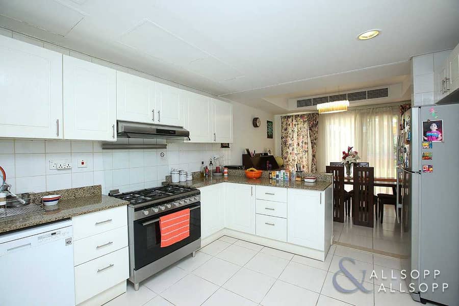 13 Pool & Park View | Great Condition | 3 Bed