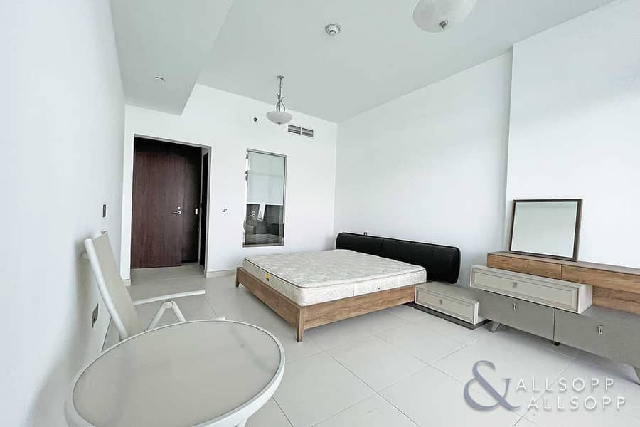 9 Sea and Burj View | Distressed Sale | 1Bed