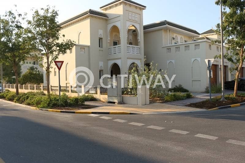 Wonderful and Spacious Corner Villa with Private Garden