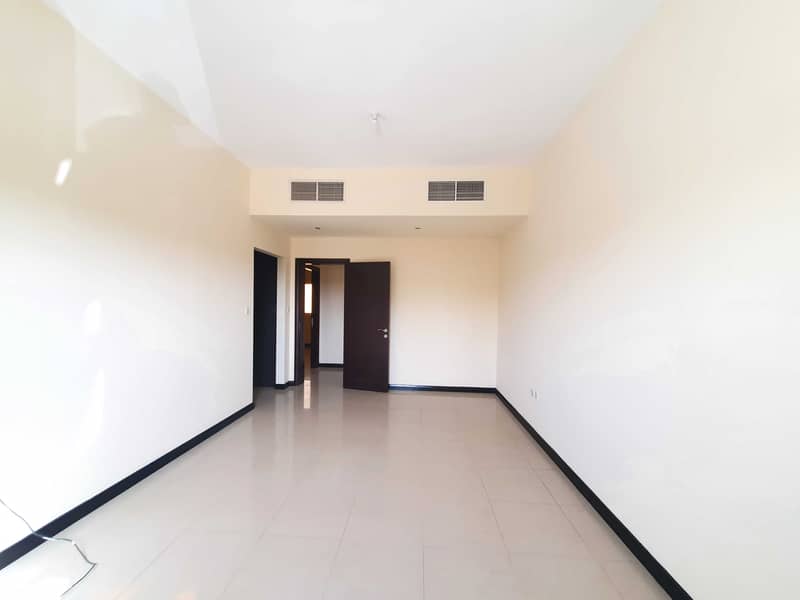 4bed rooms villa in barashi area with maid rooms and two cars parking only 85k