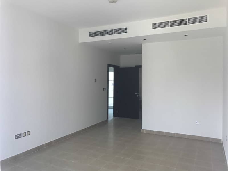 10 Nice 2Br plus Maid Ind Villa for Rent in JVT