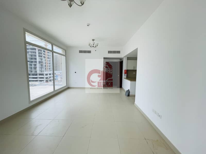 6 Like brand new 2bhk with 45 days free open view near to metro station on sheikh zayad road