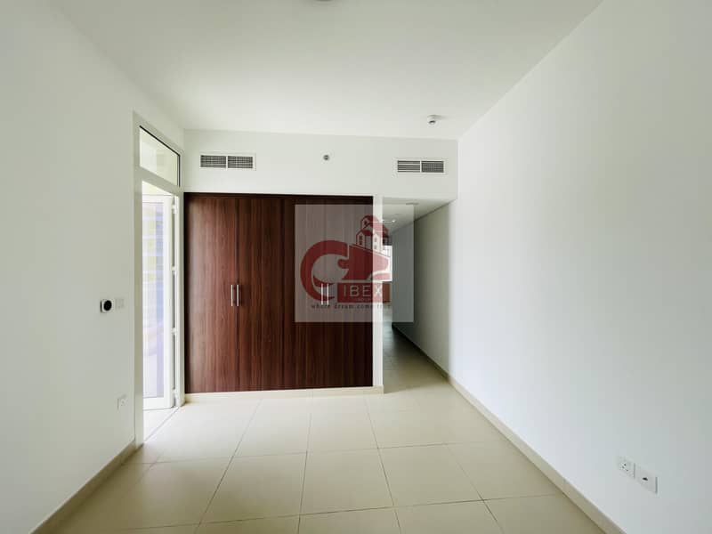 7 Like brand new 2bhk with 45 days free open view near to metro station on sheikh zayad road