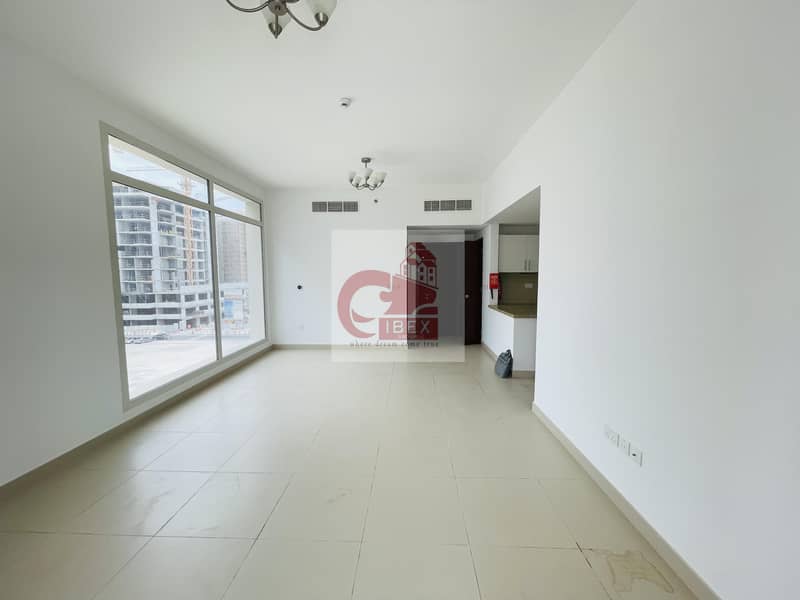 9 Like brand new 2bhk with 45 days free open view near to metro station on sheikh zayad road