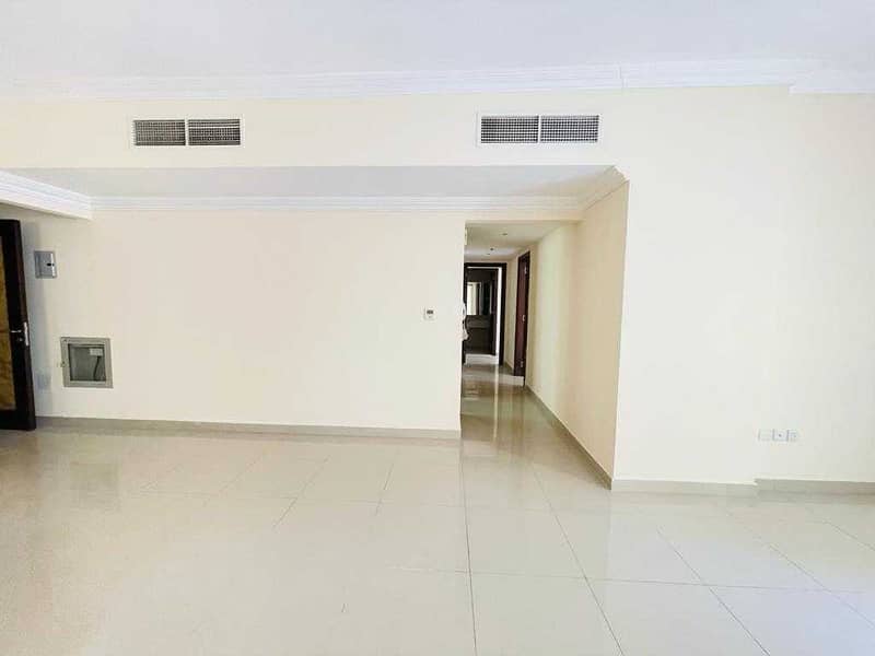 3 70days free // 2bhk //  No first rent // car parking free// opposite side of city centre//