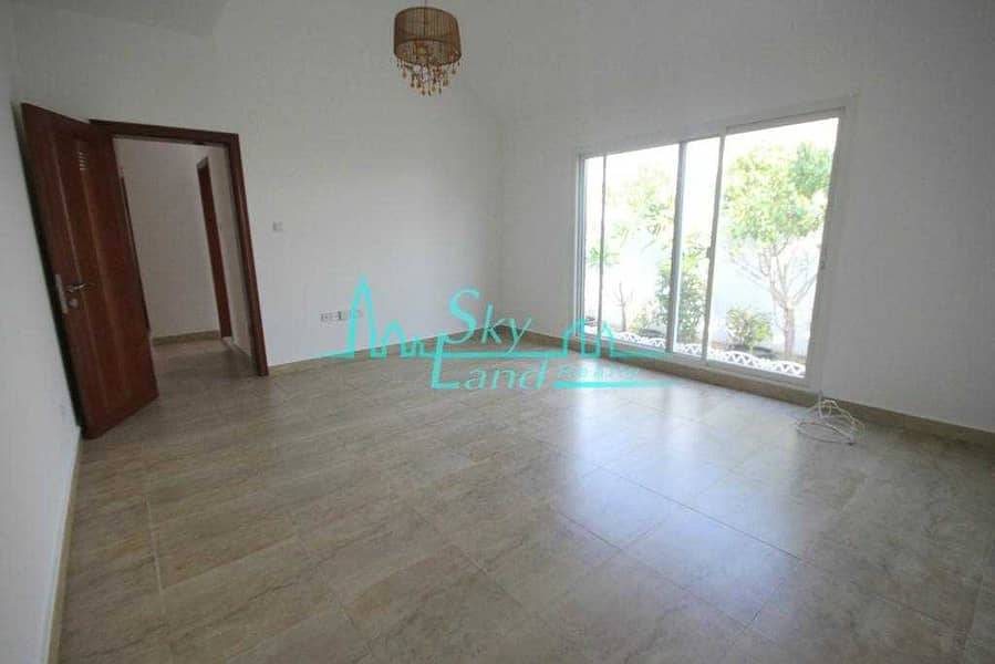 7 Lovely 3 Bed+M Bungalow With A Private Garden