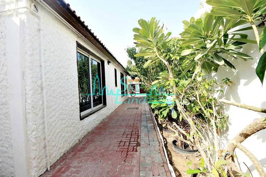 10 Lovely 3 Bed+M Bungalow With A Private Garden