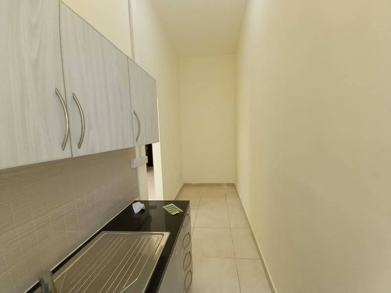 6 2900/month modern high quality studio and built in wardrobes with separate kitchen
