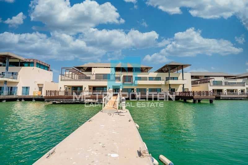 2 Luxury Waterfront Villa| Private Pool| Huge Layout